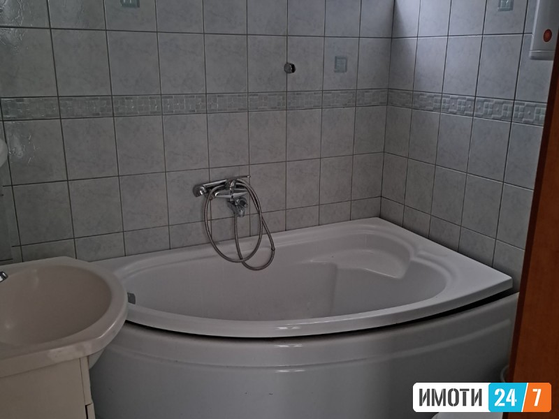 ДВОСОБЕН СТАН СО ДВОР ВО АЕРОДРОМ БИСЕР 
