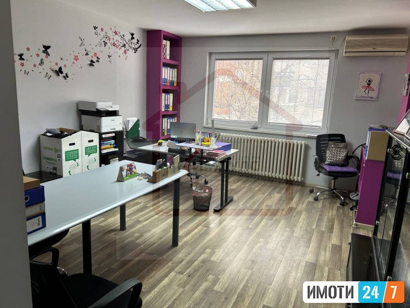 НАМЕСТЕН КАНЦЕЛАРИСКИ ПРОСТОР ВО СТРОГ ЦЕНТАР