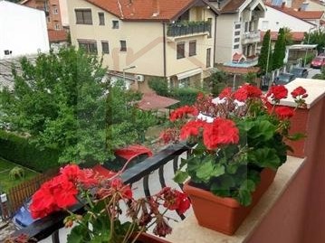 КОМПЛЕТНО НАМЕСТЕН ДВОСОБЕН СТАН СО ЛОКАЦИЈА ВО ВЛАЕ