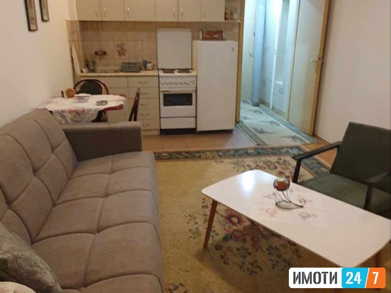Гарсоњера во Капиштец