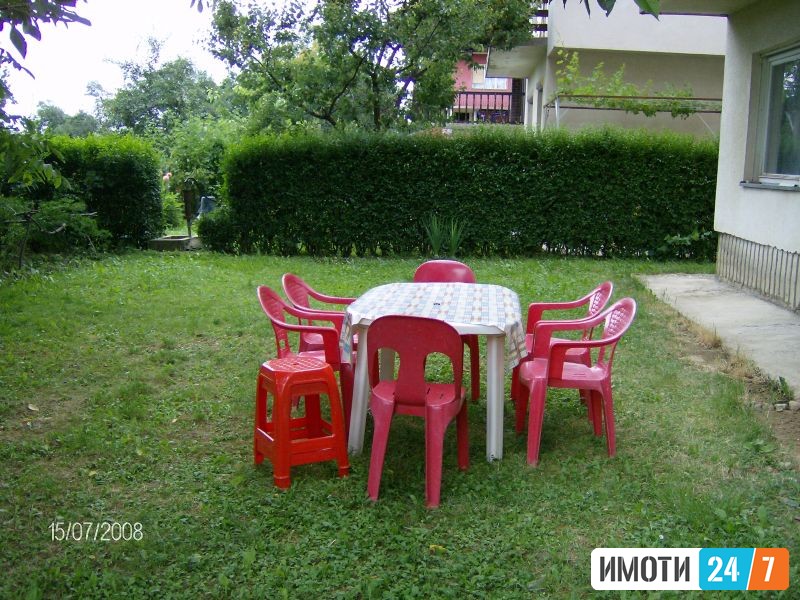 Se izdava sprat od kukja za viendi praznicki i prestoi vo Berovo