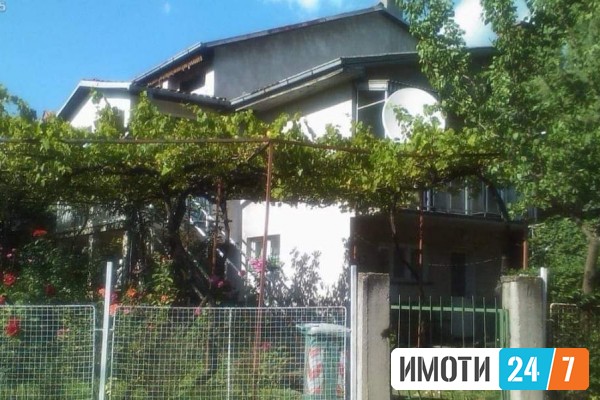 Kуќа во Ченто