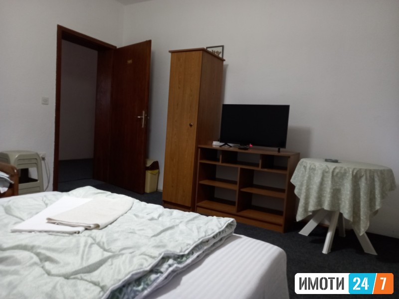 Соби и апартмани во Струга