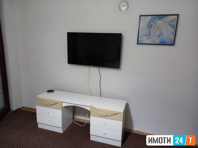 Соби и апартмани во Струга