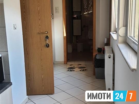 СЕ ИЗДАВА ГАРСОЊЕРА ВО ЦЕНТАР 