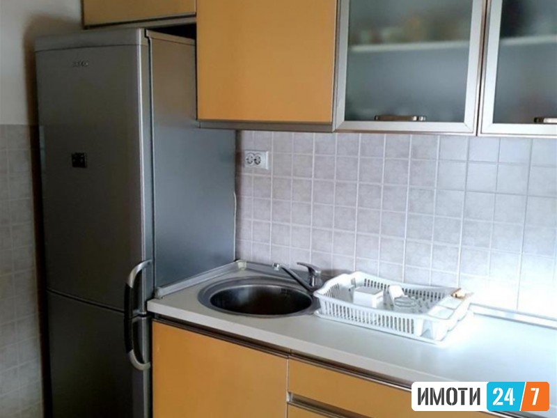 СЕ ИЗДАВА ГАРСОЊЕРА ПОЗАДИ УНИВЕРЗАЛНА САЛА 