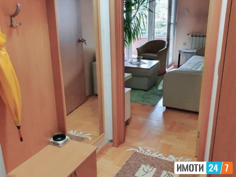 СЕ ИЗДАВА ГАРСОЊЕРА ПОЗАДИ УНИВЕРЗАЛНА САЛА 