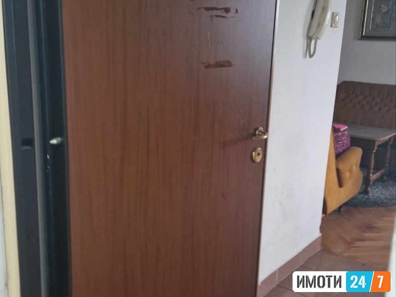 СЕ ИЗДАВА ГАРСОЊЕРА ПОЗАДИ УНИВЕРЗАЛНА САЛА 