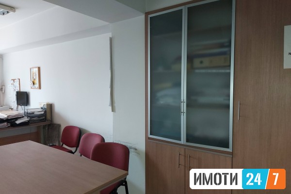 Се продава стан опремен за канцелариско работење
