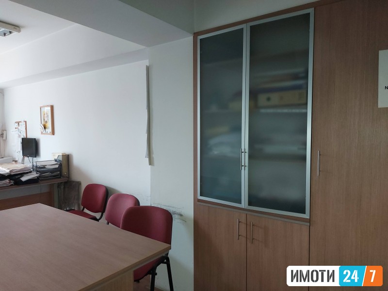 Се продава стан опремен за канцелариско работење