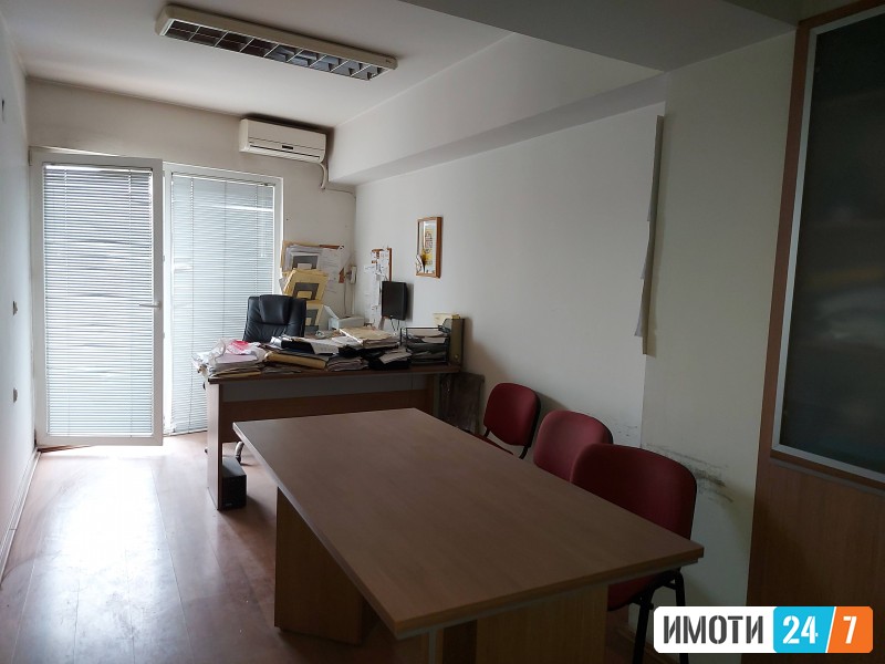 Се продава стан опремен за канцелариско работење