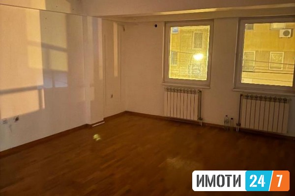 СЕ ПРОДАВААТ ДВА СТАНА ПОЗАДИ УНИВЕРЗАЛНА САЛА 