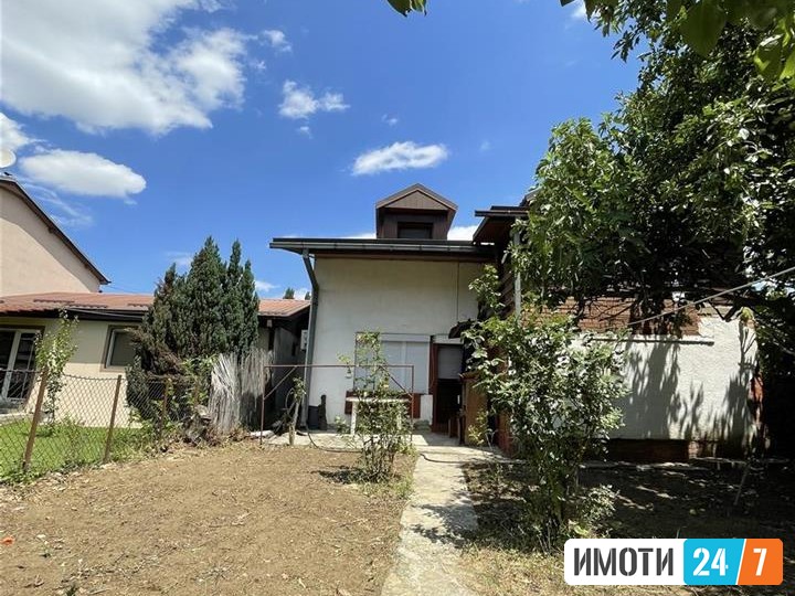 СЕ ПРОДАВА КУЌА ВО НАСЕЛБА ЛИСИЧЕ 