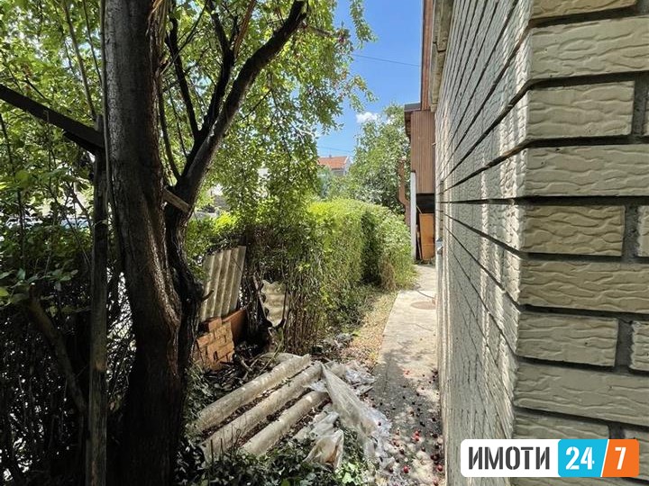 СЕ ПРОДАВА КУЌА ВО НАСЕЛБА ЛИСИЧЕ 