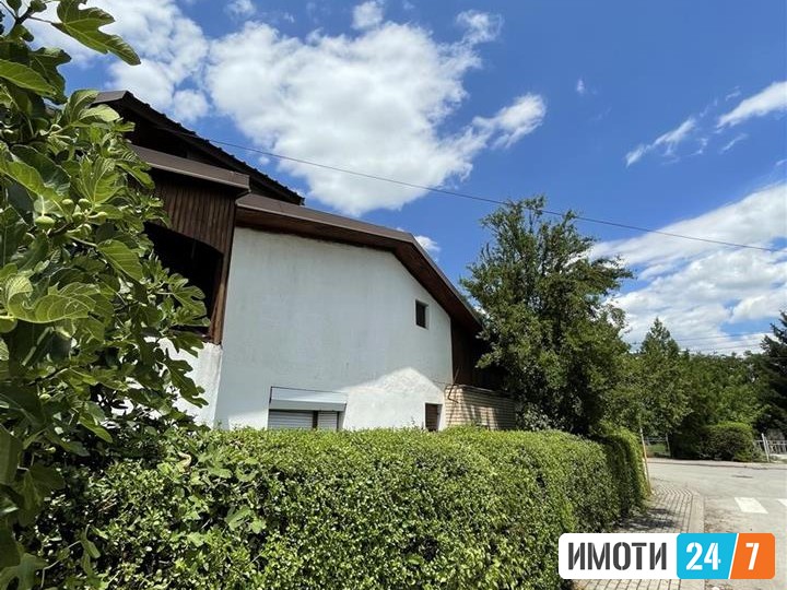 СЕ ПРОДАВА КУЌА ВО НАСЕЛБА ЛИСИЧЕ 