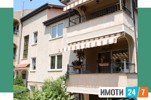СЕ ПРОДАВА КУЌА ВО ВЛАЕ 