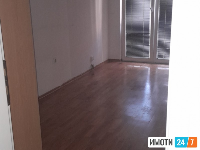 Prodavam 2 soben i 3 soben stan vo gjorce petrov