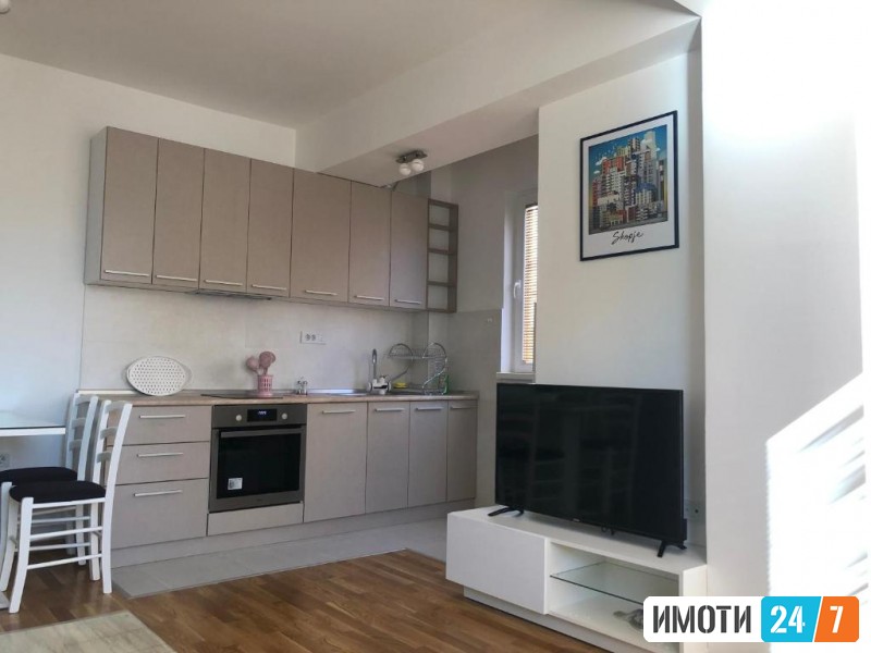 SE IZDAVA TROSOBEN STAN VO CENTAR - RAMPA