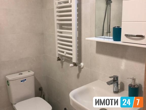 SE IZDAVA TROSOBEN STAN VO CENTAR - RAMPA