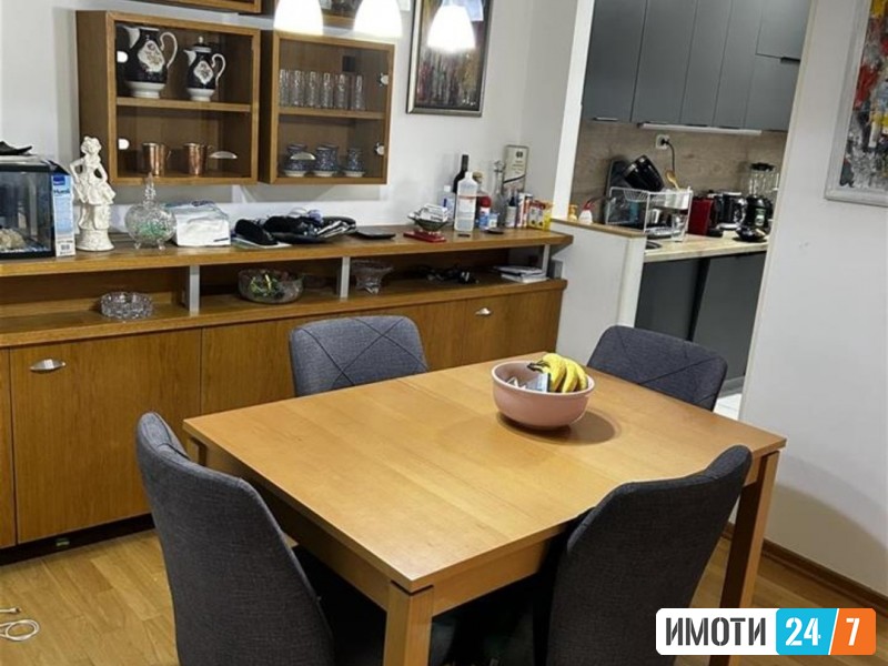 TROSOBEN STAN NA ATRAKTIVNA LOKACIJA VO CENTAR GRADSKI ZID 