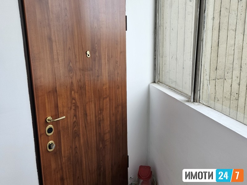 Се издава стан во Градски Ѕид 