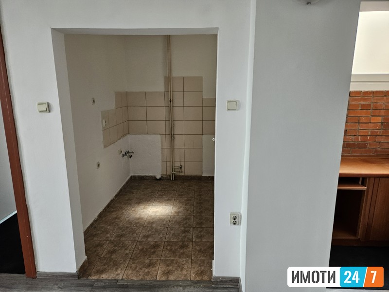 Се издава стан во Градски Ѕид 