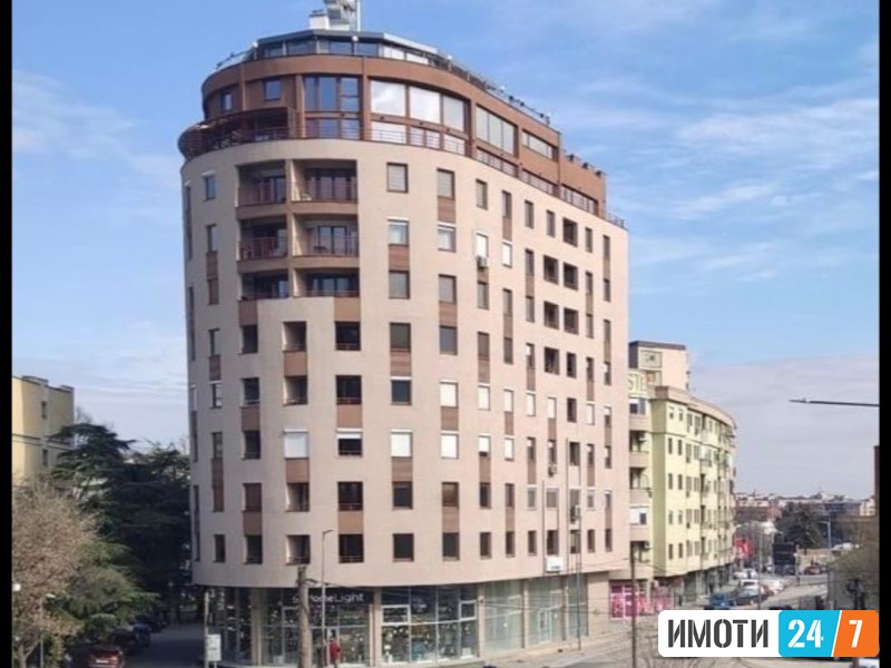 UDOBEN TROSOBEN STAN  VO CENTAR JUZEN BULEVAR
