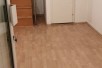 Издавам деливен простор позади Броз кафе