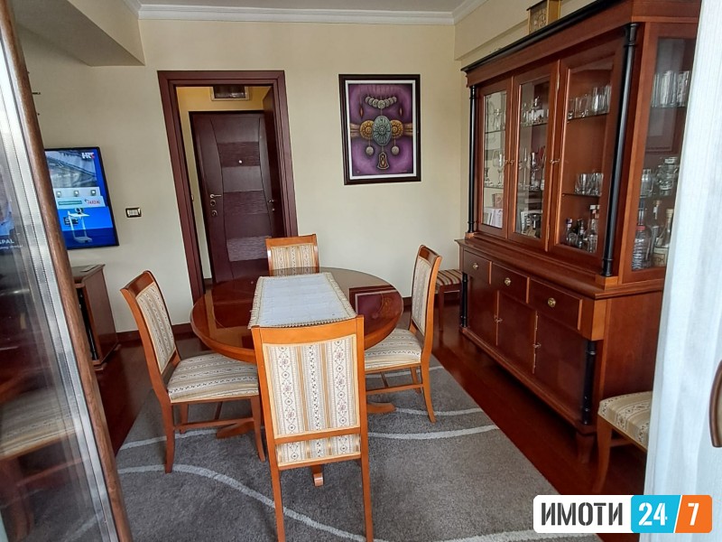 CETIRISOBEN STAN SO DOBAR PLAN I LOKACIJA VO AERODROMHOTEL RUSIJA