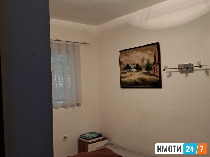 KUA SO KROVNA TERASA NA ATRAKTIVNA LOKACIJA VO KOZLE KANELA