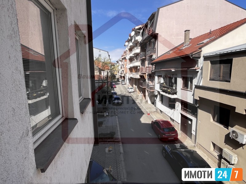 SE PRODAVA TROSOBEN STAN VO DEBAR MAALO