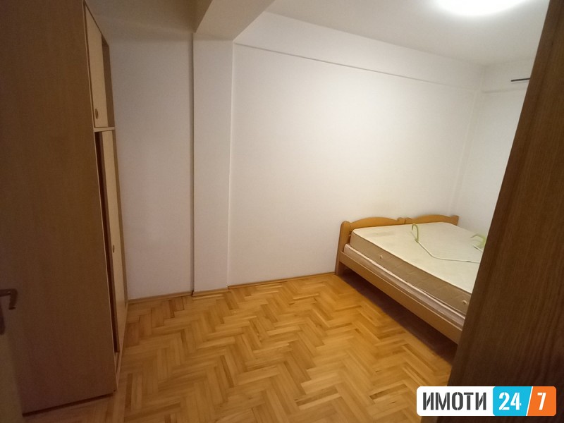 Издавам