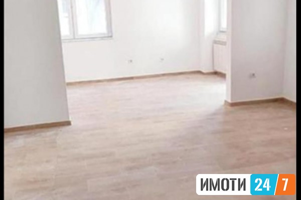 NOV DVOSOBEN DELOVEN PROSTOR VO CENTAR UNIVERZALNA SALA