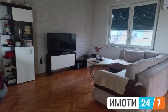 SE PRODAVA STAN VO MADZARI
