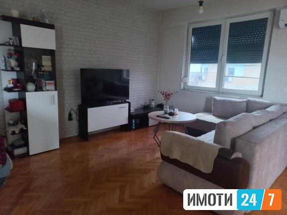 SE PRODAVA STAN VO MADZARI