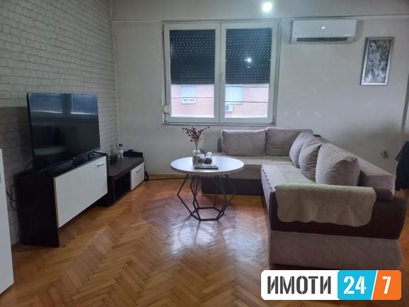 SE PRODAVA STAN VO MADZARI