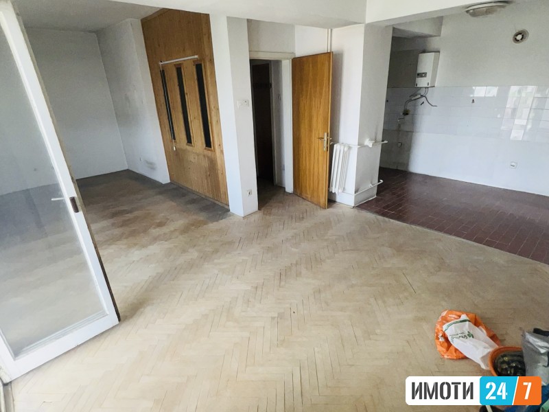 Prodavam stan vo Karpos 4 od 73m2
