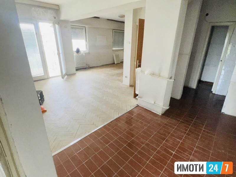 Prodavam stan vo Karpos 4 od 73m2