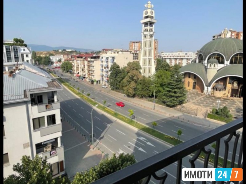 DVOSOBEN MODERNISTICKI STAN VO CENTAR SOBOREN HRAM