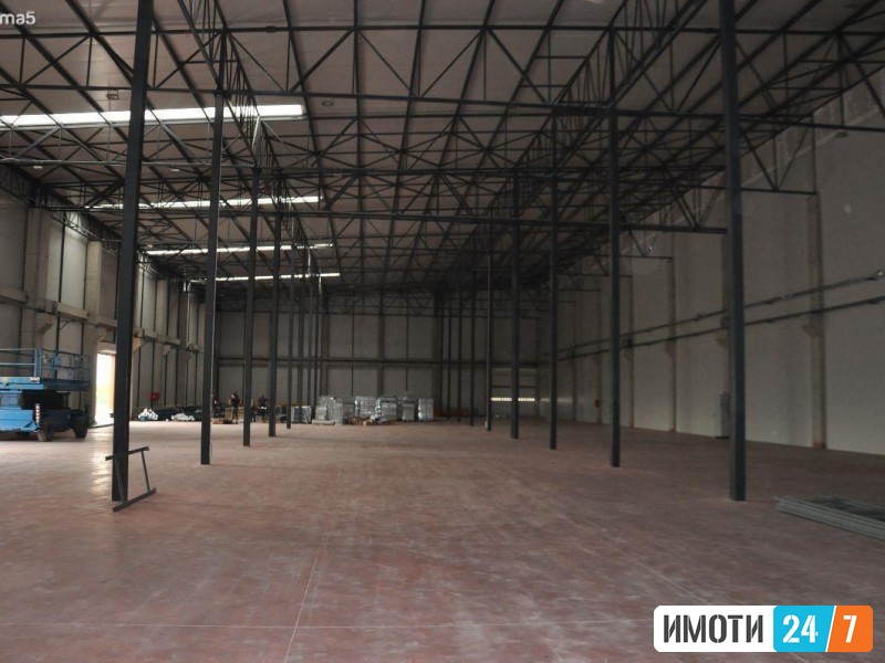 Se izdava magacinski prostori 2500 m2 vo vizbegovo