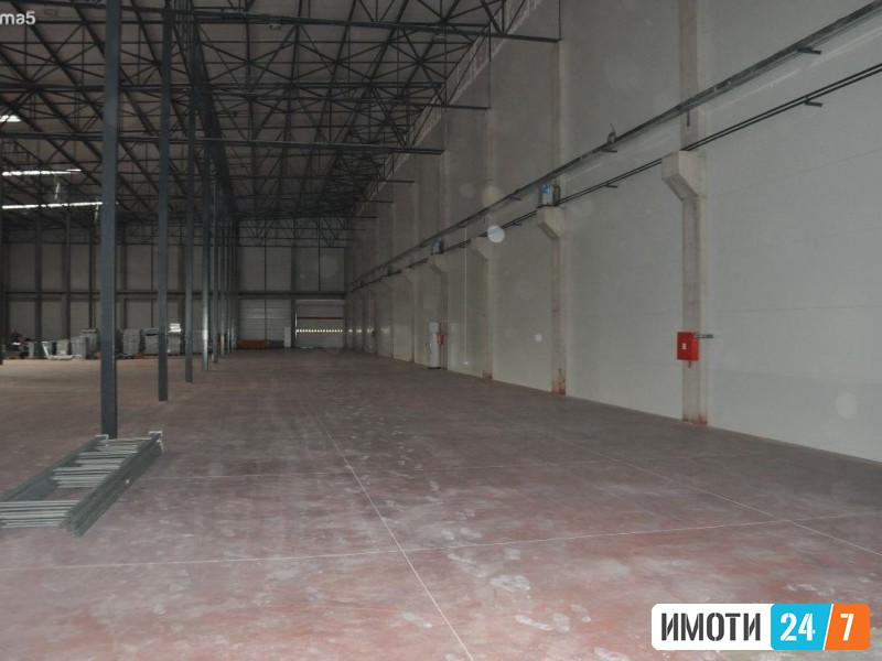 Se izdava magacinski prostori 2500 m2 vo vizbegovo