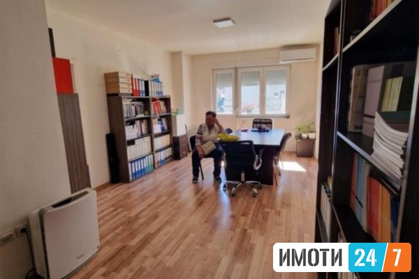 STANDELOVEN PROSTOR VO CENTAR PLOSHTAD