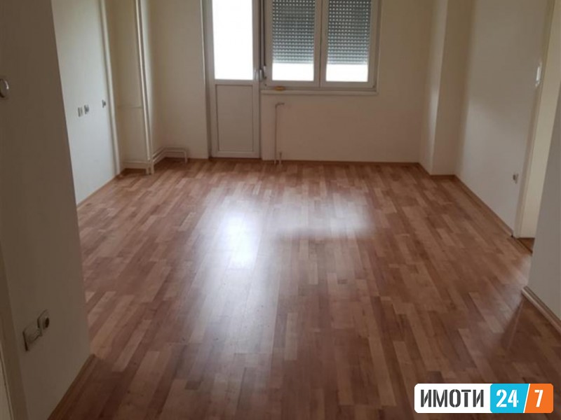STANDELOVEN PROSTOR VO CENTAR PLOSHTAD