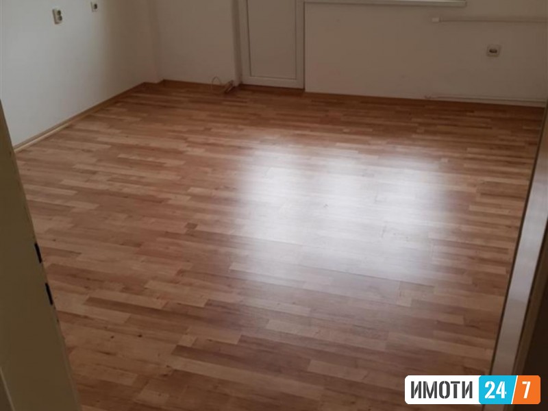 STANDELOVEN PROSTOR VO CENTAR PLOSHTAD