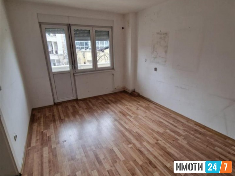 STANDELOVEN PROSTOR VO CENTAR PLOSHTAD