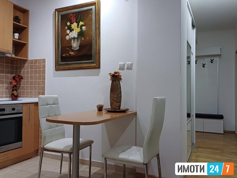 Се издава стан кај Католичка 