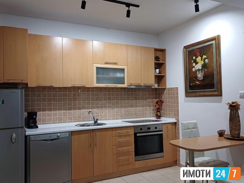 Се издава стан кај Католичка 
