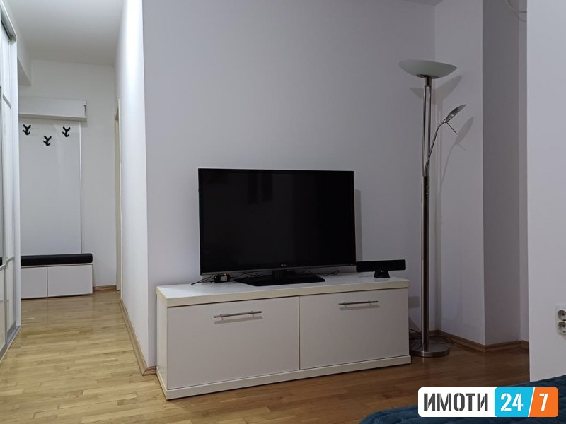 Се издава стан кај Католичка 