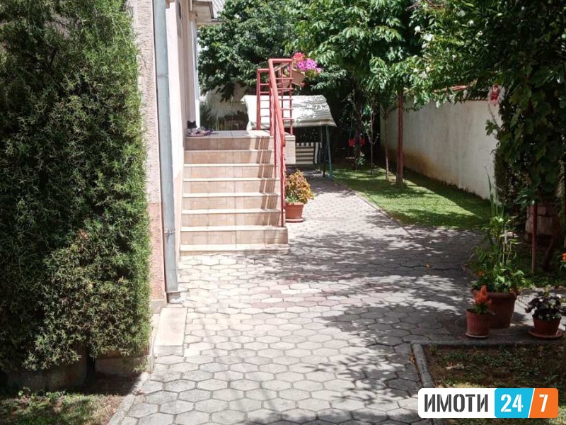 СЕ ПРОДАВА КУЌА ВО БУТЕЛ 1