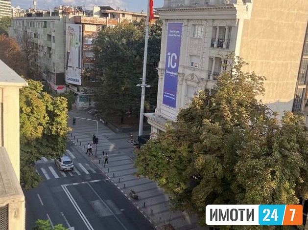 Се продава стан во строг Центар - Рекорд 